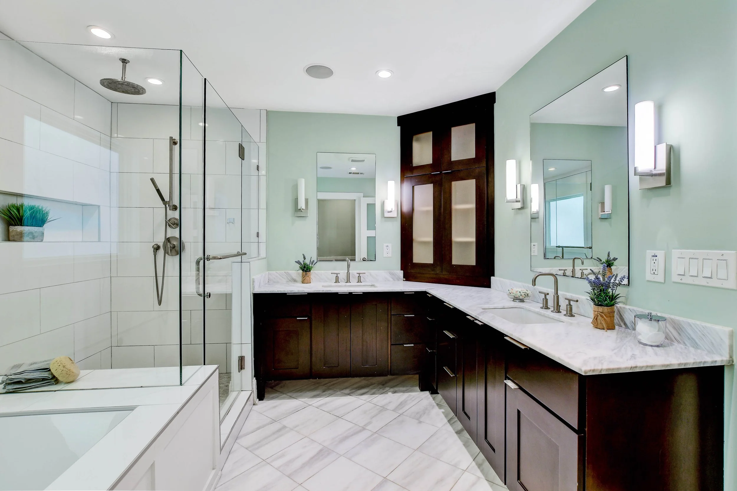 Main BR En Suite B 2.jpg