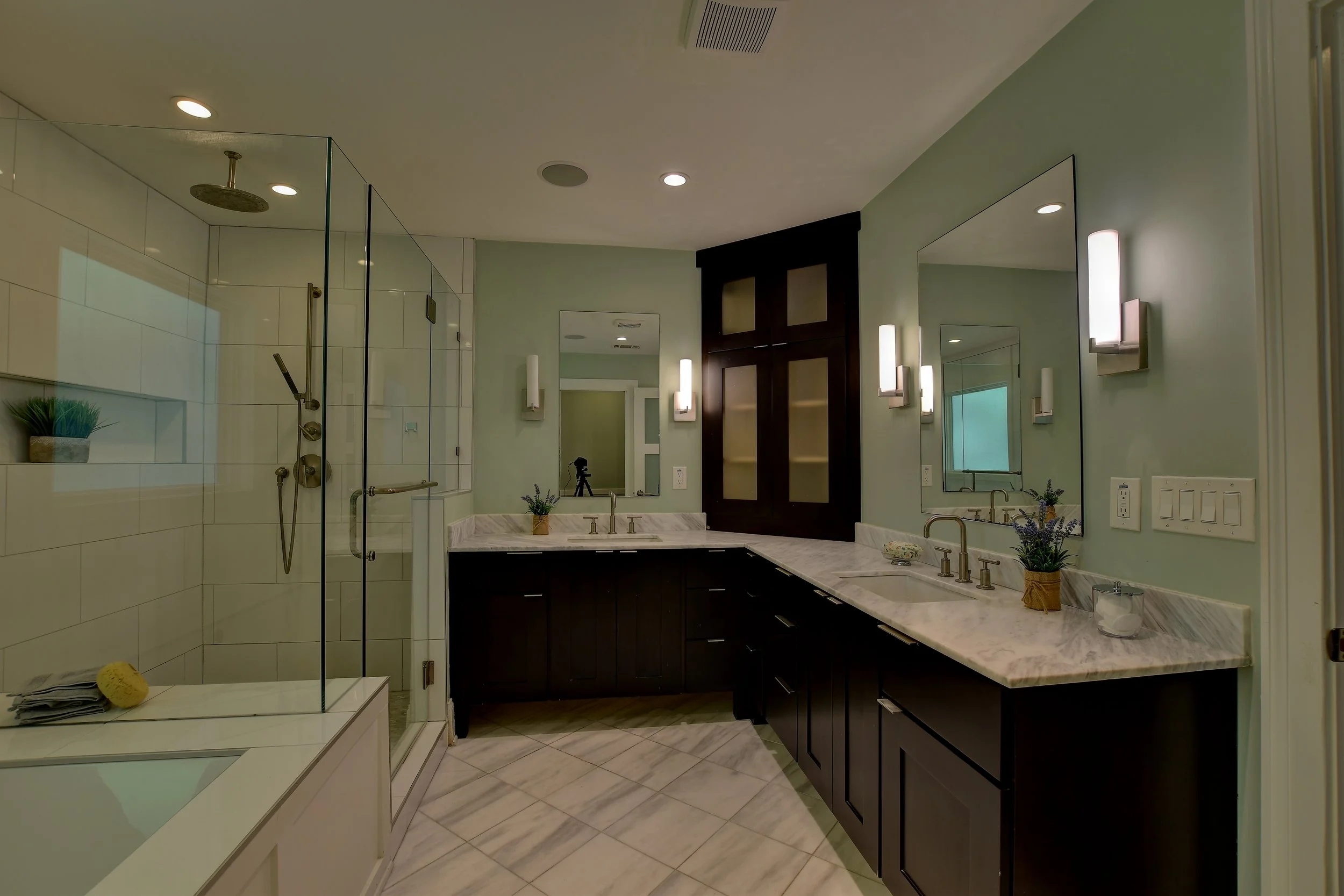 Main BR En Suite B.jpg