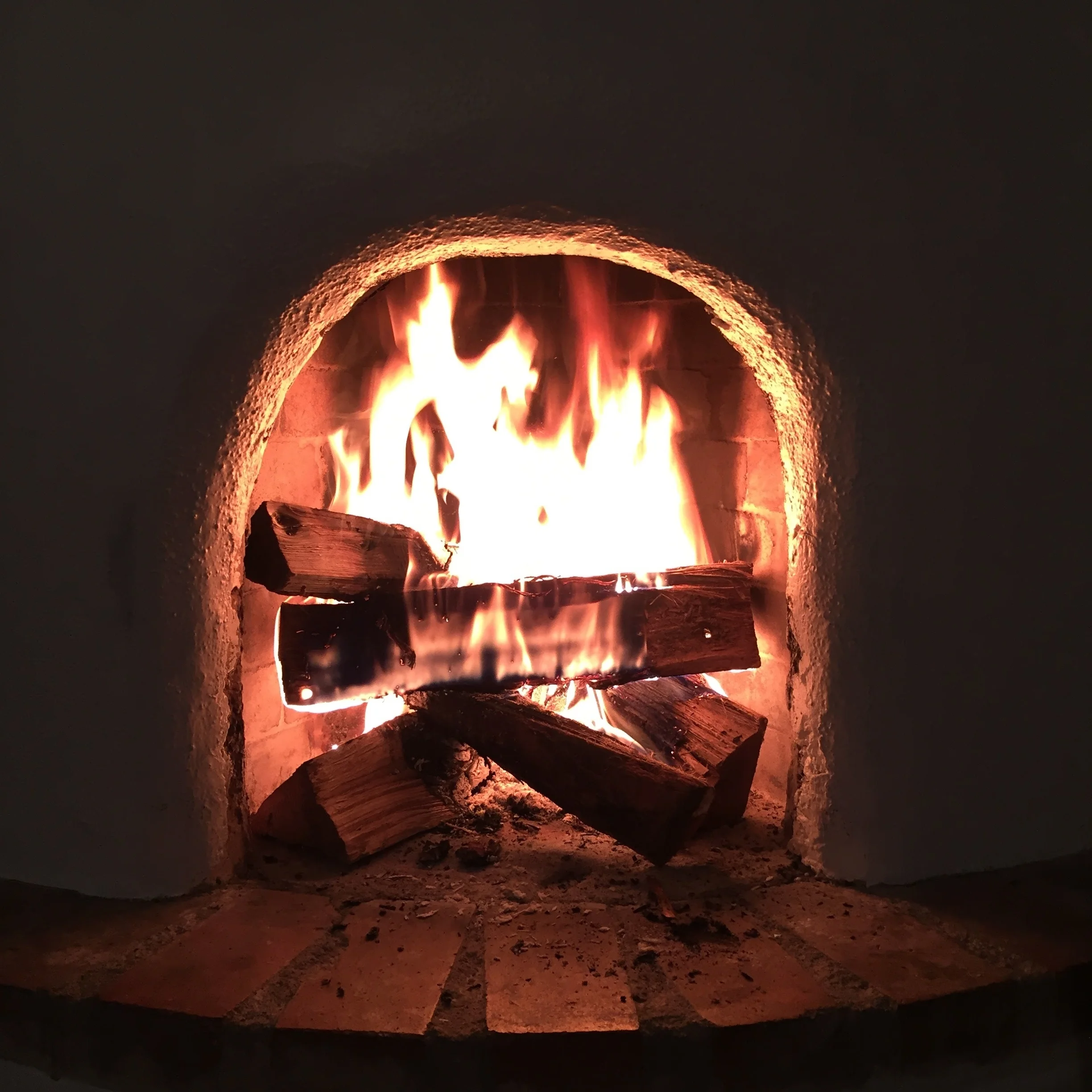 Apres Ski: Where to Find Cozy Fireside Dining and Drinks Santa Fe