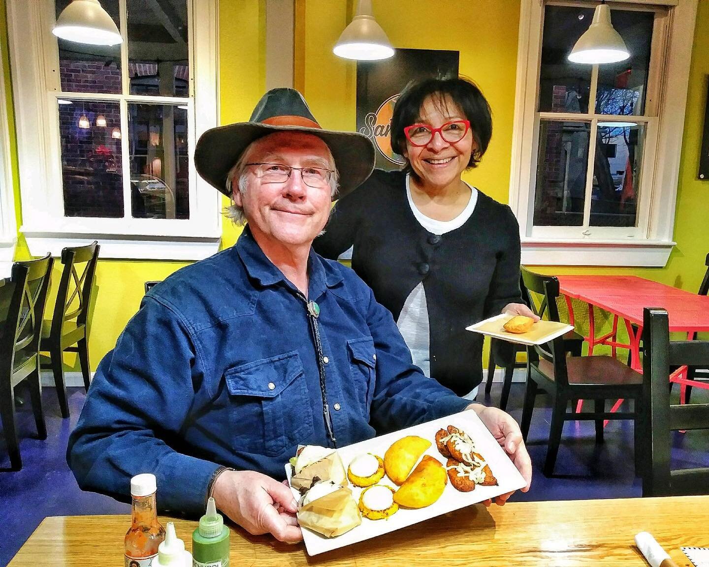 Santa Fe is home to so many wonderful cuisines from around the world - like empanadas, arepas, and plantains from Venezuela at @santarepacafe.
.
.
Check out our Street Eats walking food tour to taste delicious Venezuelan, Chinese, West African, and o