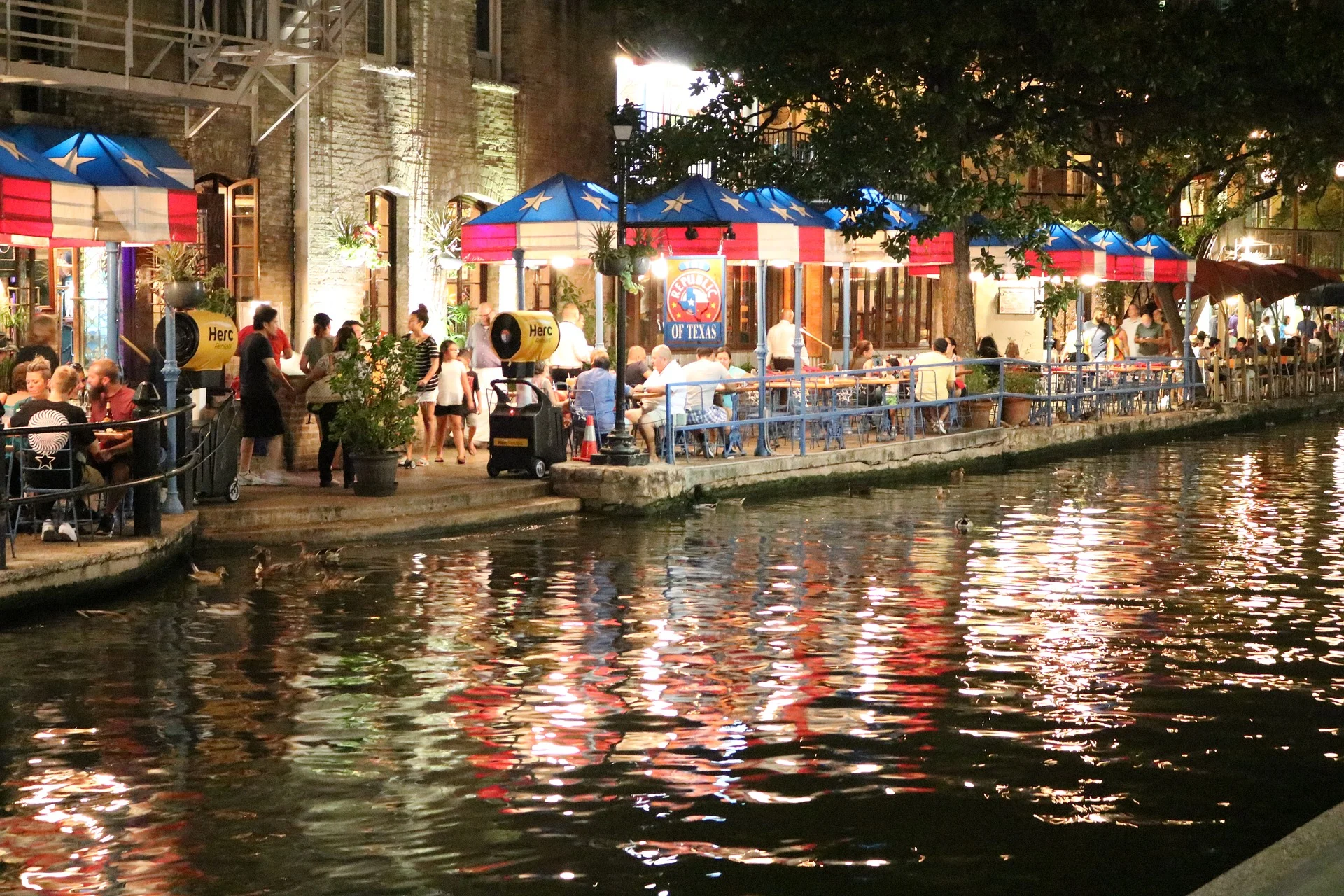 san-antonio-riverwalk-2705294_1920.jpg