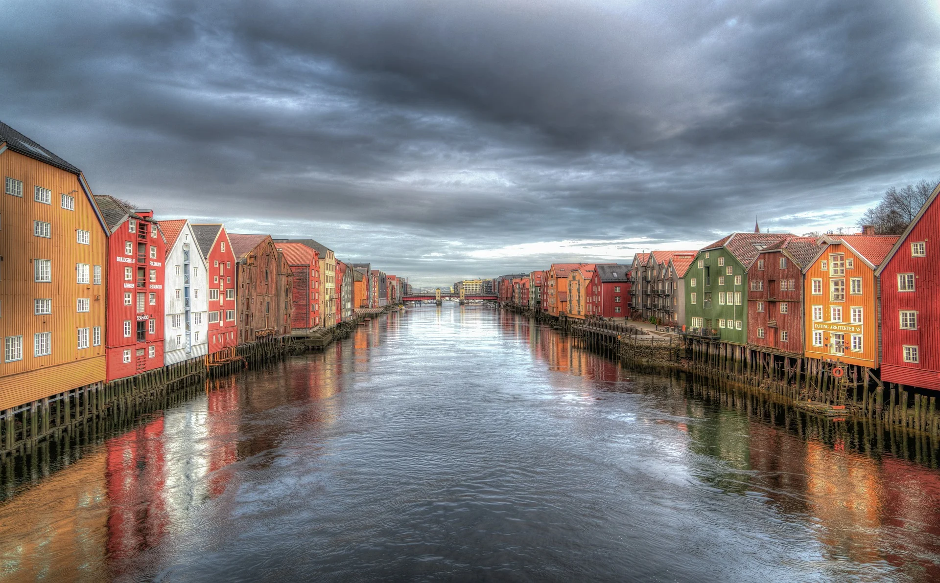 trondheim-2068810_1920.jpg