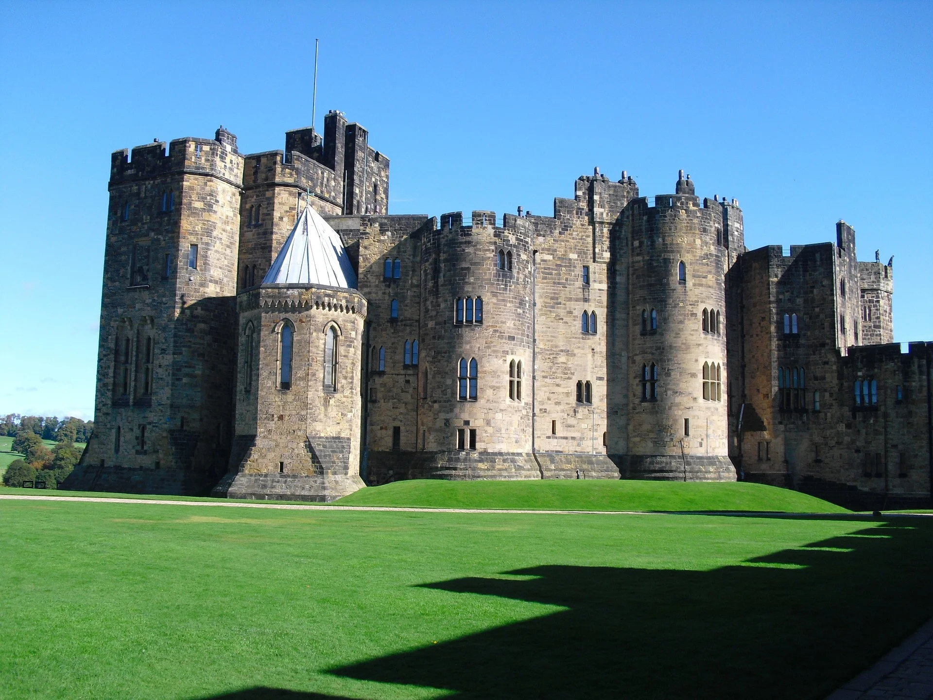 alnwick-castle-92607_1920.jpg