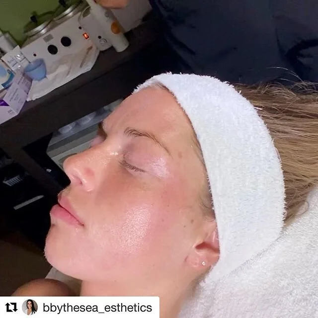 This glow tho!! @bbythesea_esthetics , there&rsquo;s a line waiting for this!

#Repost @bbythesea_esthetics with @get_repost
・・・
With all that is going on in the world and via social media, it&rsquo;s a weird feeling posting content of my work, but I