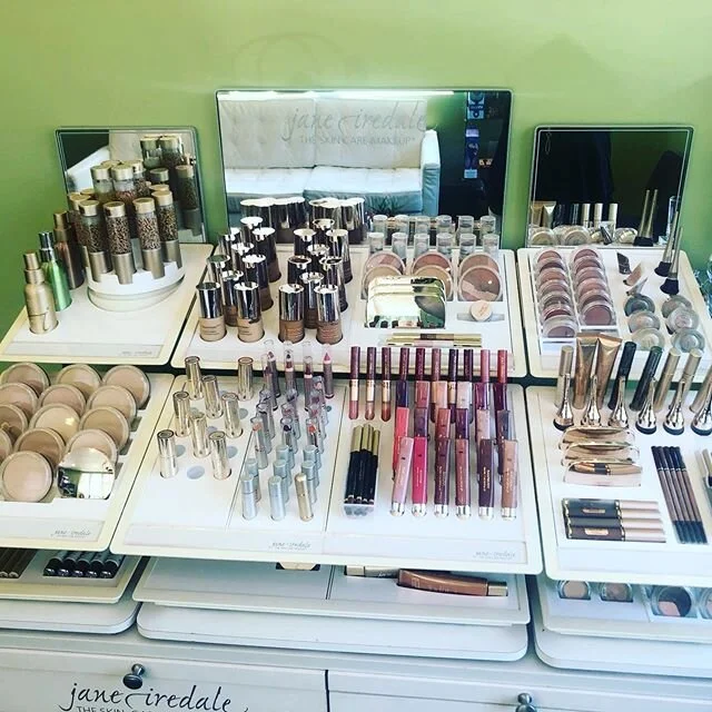 A clean and pretty makeup counter filled with CLEAN skincare makeup is SO satisfying! Let us help you find your perfect shade! @janeiredale janeiredale #cleanmakeup #skincaremakeup #makeup #janeiredale @makeupby_misty #comebackmisty