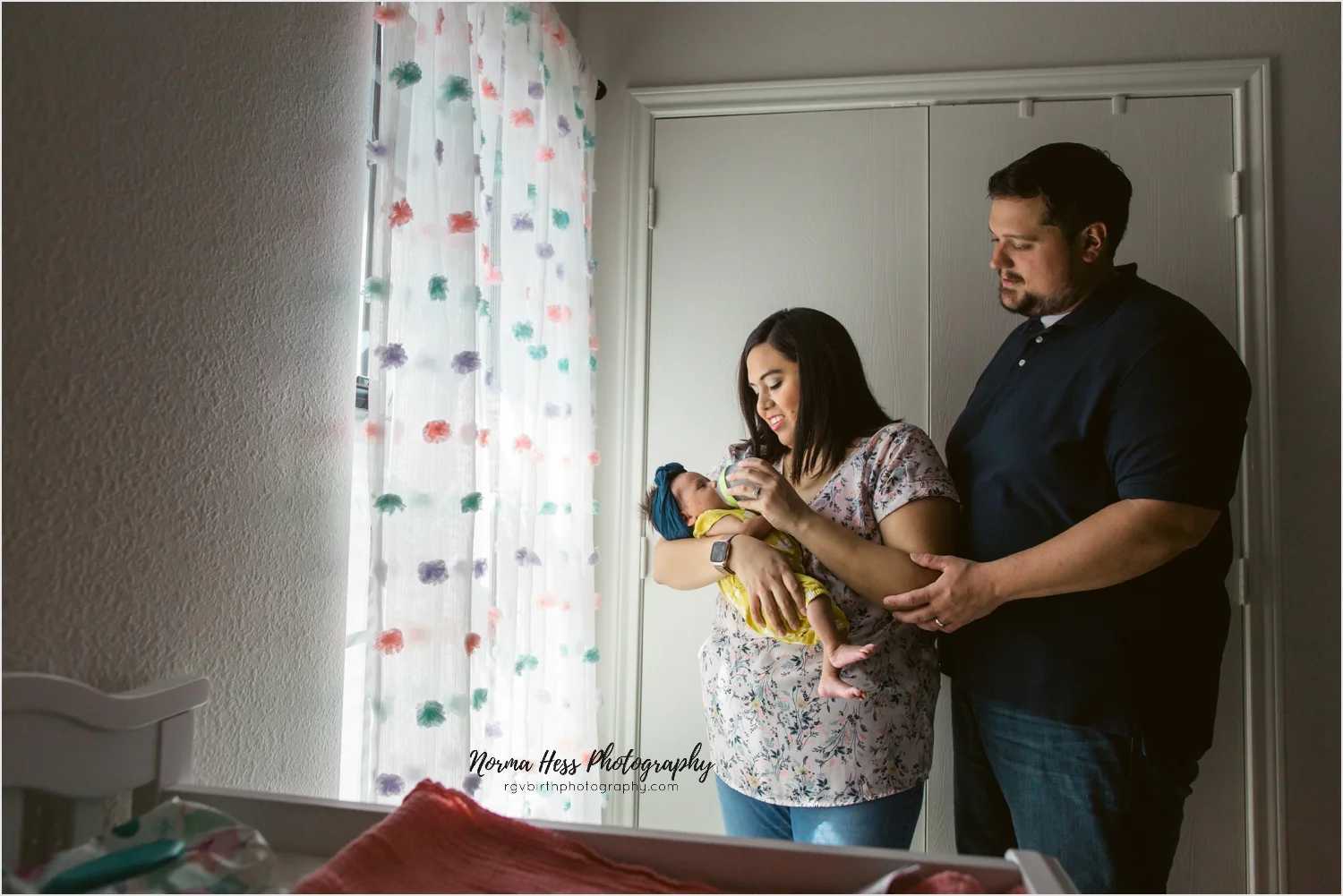 Newborn photos at home are easy! Ask for a lifestyle newborn session. McAllen Newborn Photographer Norma Hess | sojourningbirth.com