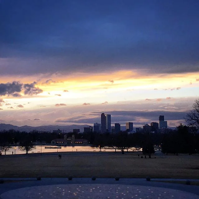 My first time in Denver was just lovely. 🇺🇸 01.18 .
.
.
#fineskylarkinflight #travel #adventureanywhere #instatravel #postcardsfromtheworld #traveltheworld #igtravel #travelpics #worldlyhumans #explore #shareyourworld #denver #colorado #lake #skyli