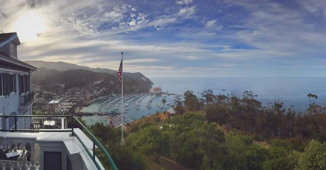 we&rsquo;re staying in the mountains of Catalina Island because @thatadamhinesguy is one hell of a guy 🥰
Mt. Ada, 06.19 🇺🇸 .
.
.
#fineskylarkinflight #travel #adventureanywhere #instatravel #postcardsfromtheworld #traveltheworld #igtravel #travelp