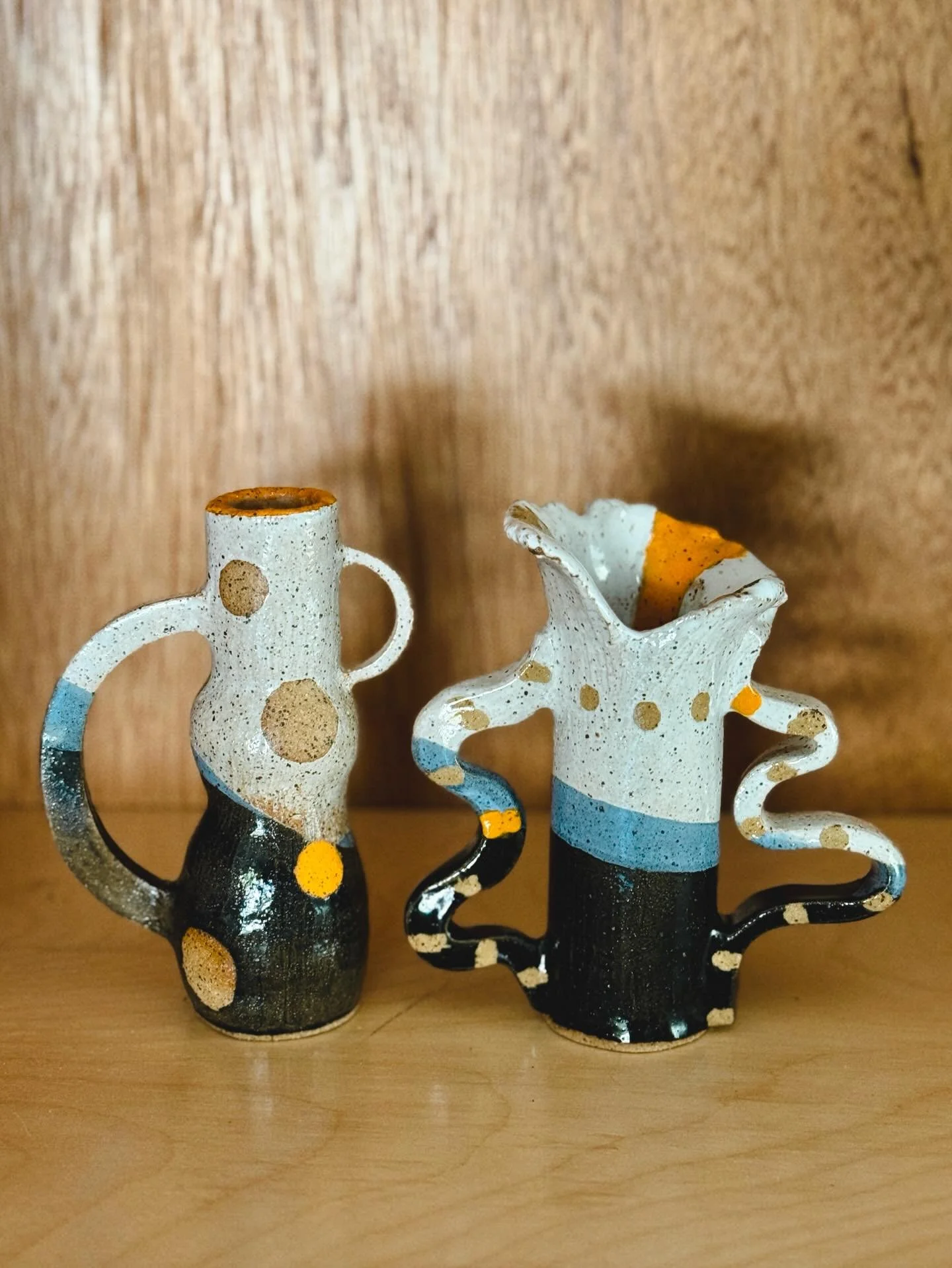 Fells like the ceramic equivalent of &ldquo;ok now silly one!&rdquo;
.
.
Clarkia + Bush Anemone @mami_natives 
.
.
#handbuiltceramics #vase #handbuiltpottery #pottery #aymija