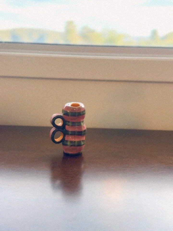 Bubble bud 🌱
.
.
#handmadeceramics #handbuiltpottery #budvase #poppy #bubblevase