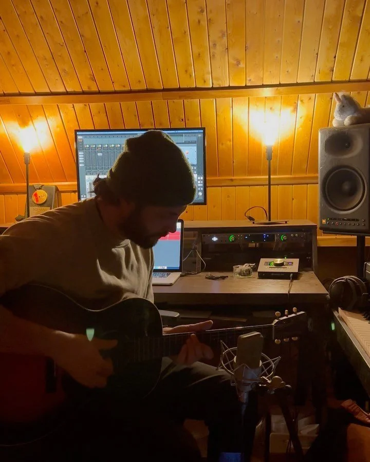 Une petite reprise de Taylor Swift pour vous dire que je serai en spectacle en formule enti&egrave;rement acoustique au @projetlaruche le 21 avril prochain! Les ami.e.s de la Baie-Des-Sables (Matane et environs) je m&rsquo;en viens vous voir!

Je ris