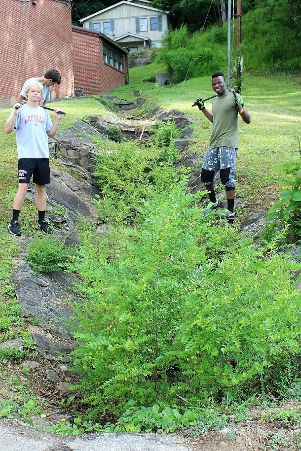 Trimming with the love between our brothers and our sisters