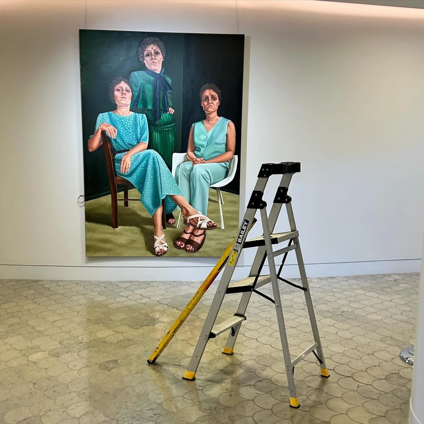 Huge day installing two brilliant and pioneering female painters @ann.thomson @mrpfull for #claytonutzartpartnership @claytonutz 
Thank you @defiancegallery @chalkhorsegallery #333artprojects