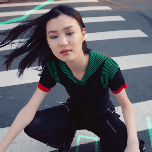 Maybelline_COLOR STRIKE_CUT_clip1sm.gif