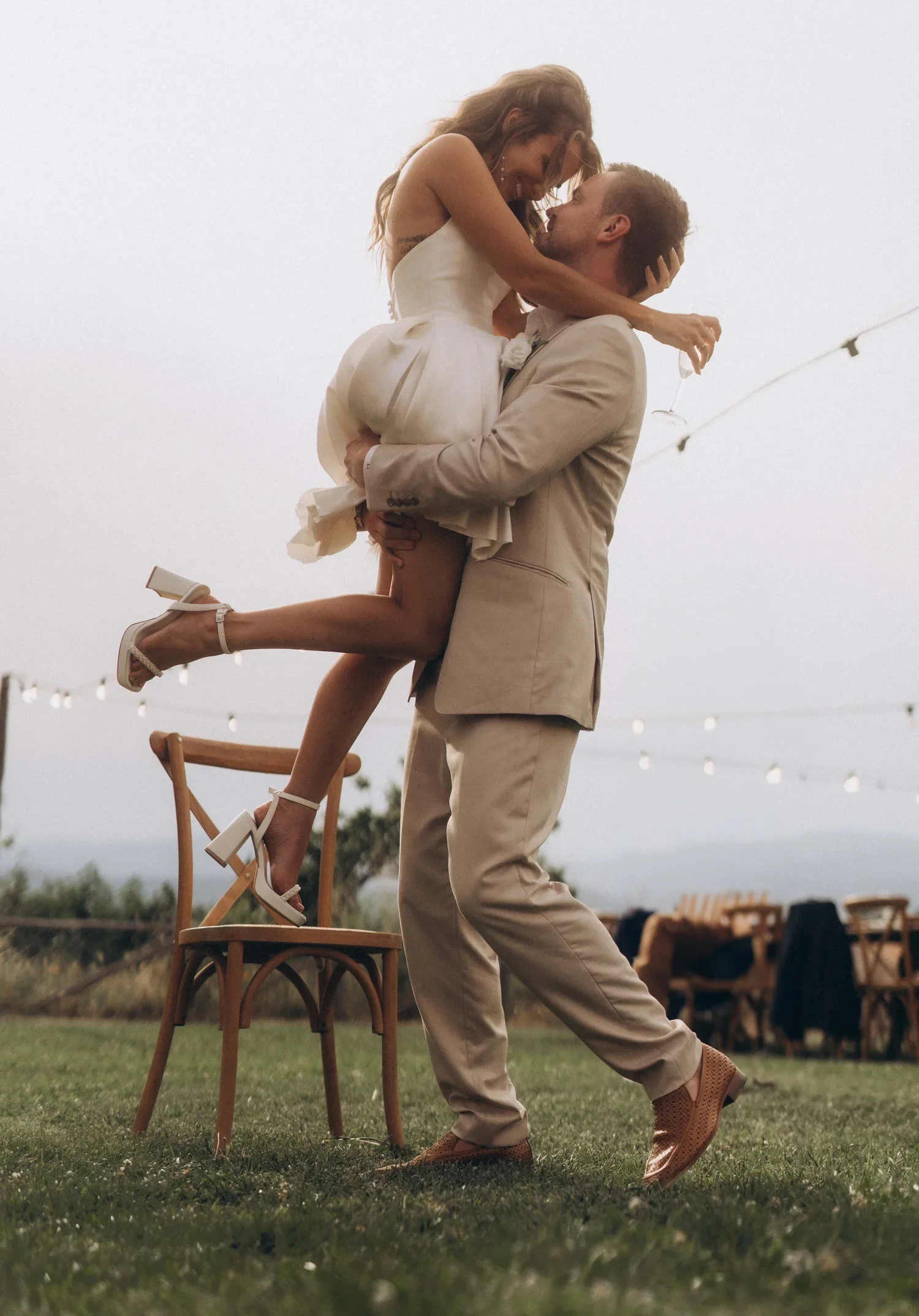 Italy_Tuscany_Wedding+photography_luxury+destination_castle_hills+valley_victor+rusu-8.jpg.webp