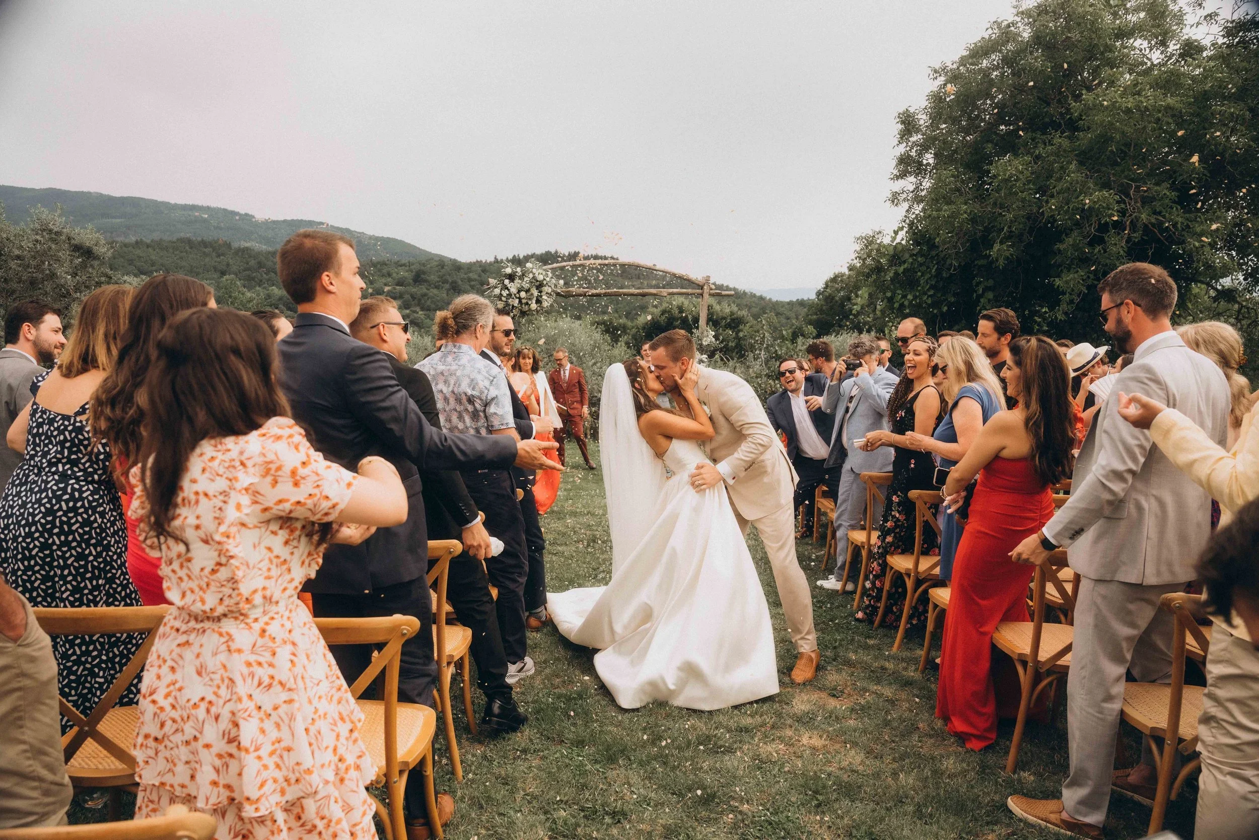 Italy_Tuscany_Wedding+photography_luxury+destination_castle_hills+valley_victor+rusu-33.jpg.webp