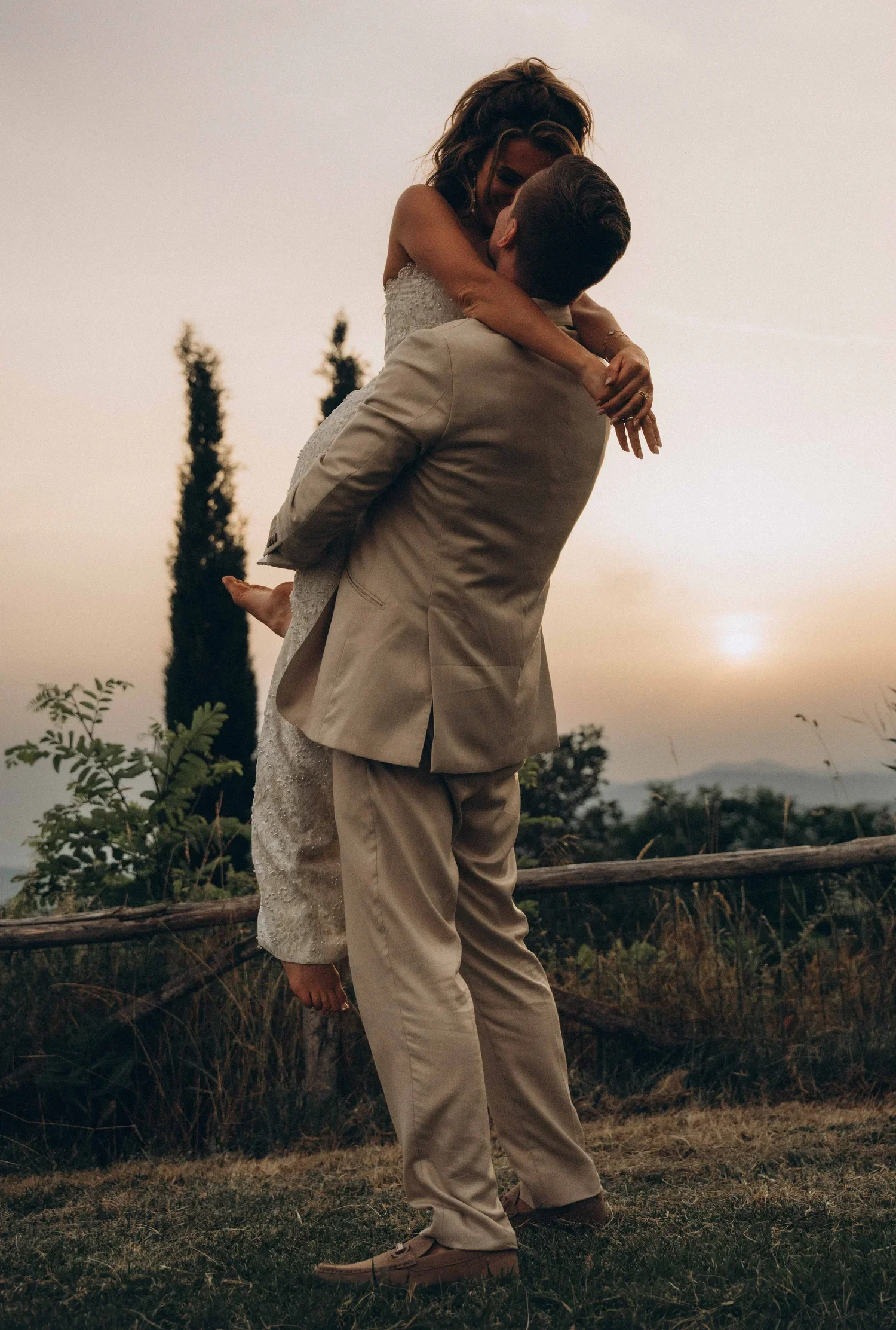 Italy_Tuscany_Wedding+photography_luxury+destination_castle_hills+valley_victor+rusu-41.jpg.webp