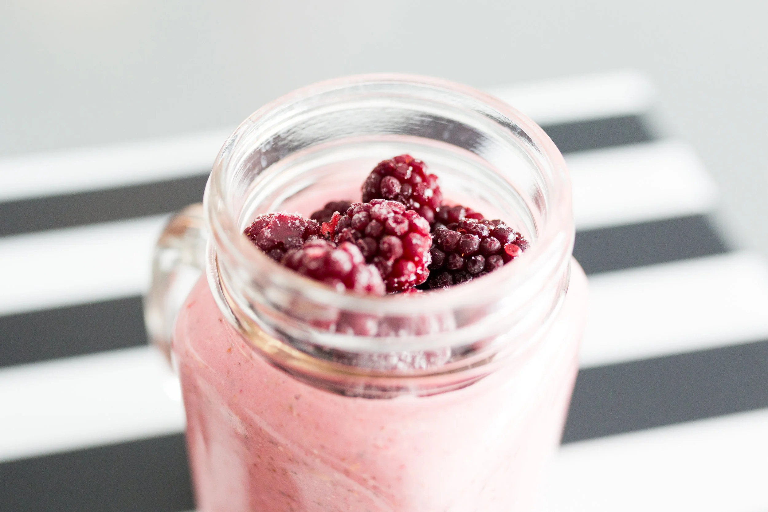 Bugün kahvaltını içtin mi? - Böğürtlenli Kahvaltı Smoothieee-si
