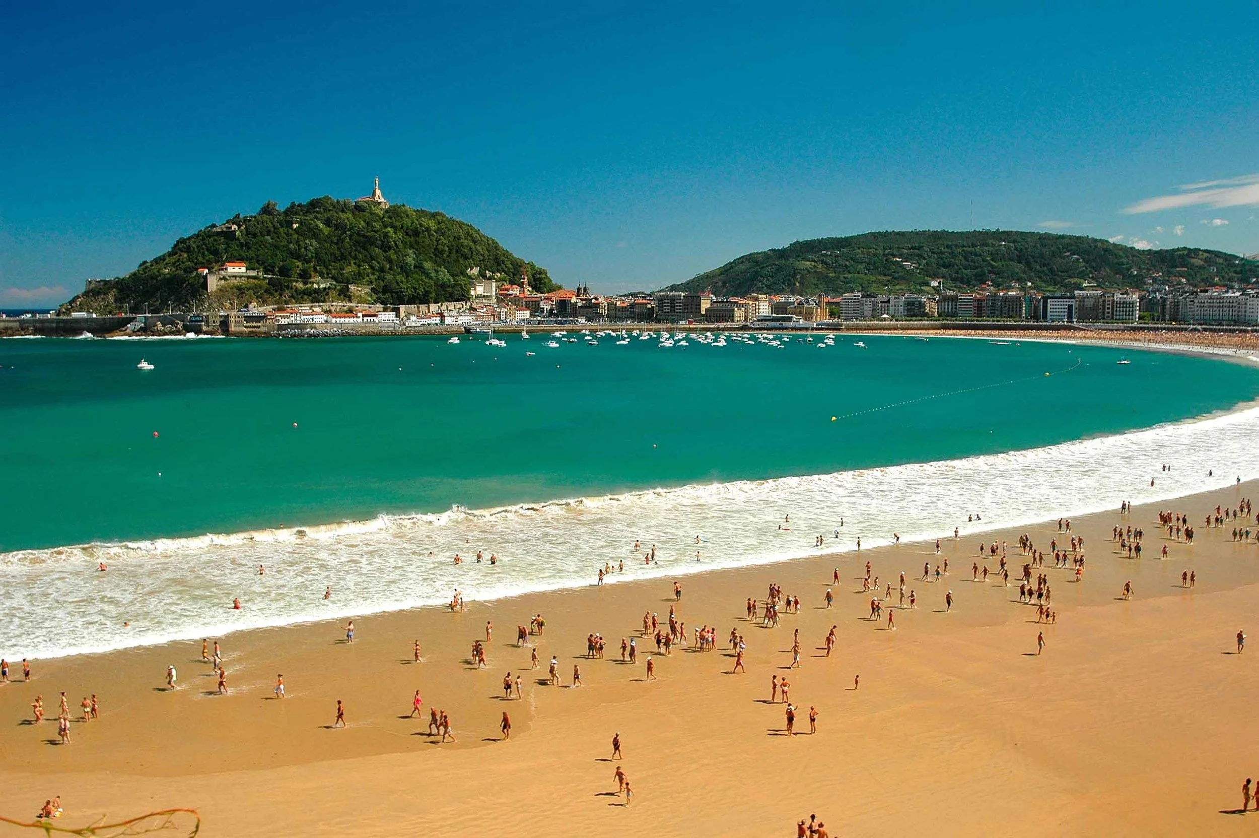 Best-Beaches-In-Spain-1.-Playa-de-la-Concha-San-Sebastian.jpg