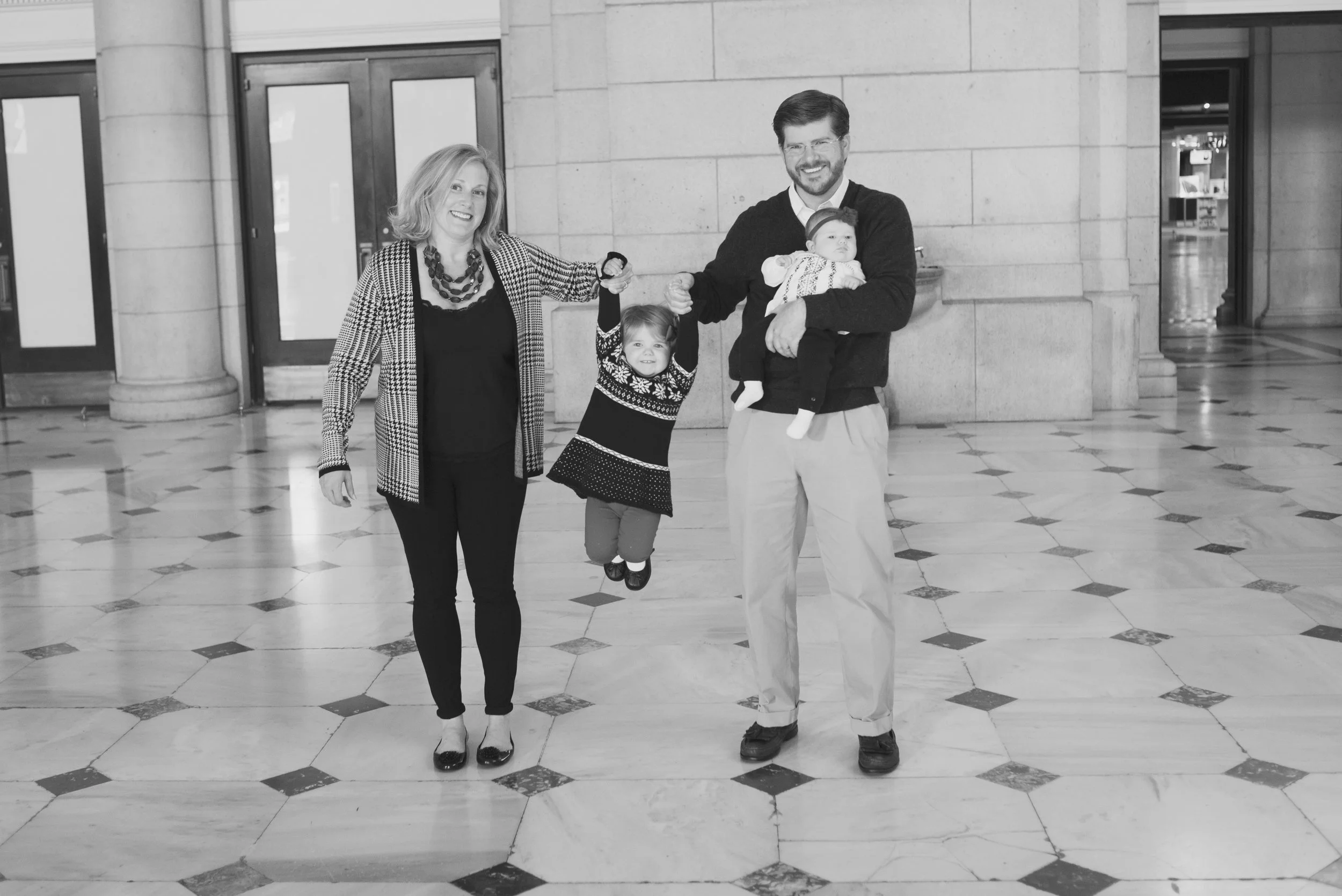 Union Station at Christmas {Arlington, VA Family Photographer}