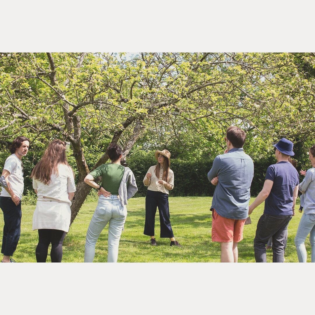 Repost &bull; @wildwineschool ...Explaining the techniques Polly and Mat use to promote biodiversity and conserve the precious old varieties of apple trees in the orchards they foster. 

Another shot by @ingridpop_ from our inaugural tour, tasting an