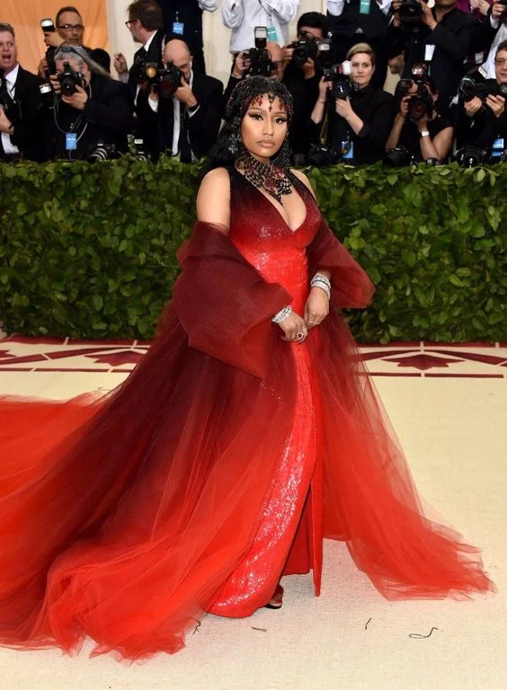 Nicki Minaj's headpiece was absolutely gorgeous! The gown was simple but I liked how it fit the Heavenly Bodies theme with a bad/evil vibe. 