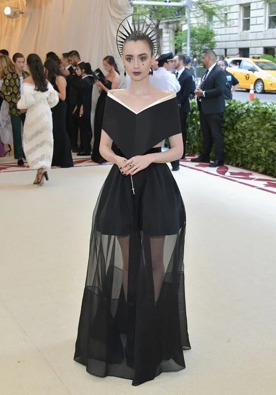 Lily Collins looked stunning in her dark dramatic gown! I like how her headpiece surrounded her bun and not her entire head. 