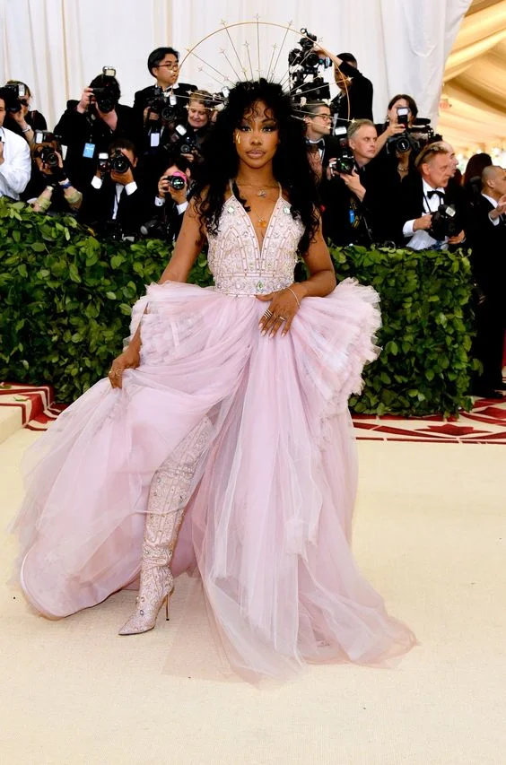 SZA was one of my favorites for the night! The surprise boots were super cool and her headpiece was gorgeous! I know her makeup was supposed to look like the Weeping Madonna but her makeup looked melty. Not great. 