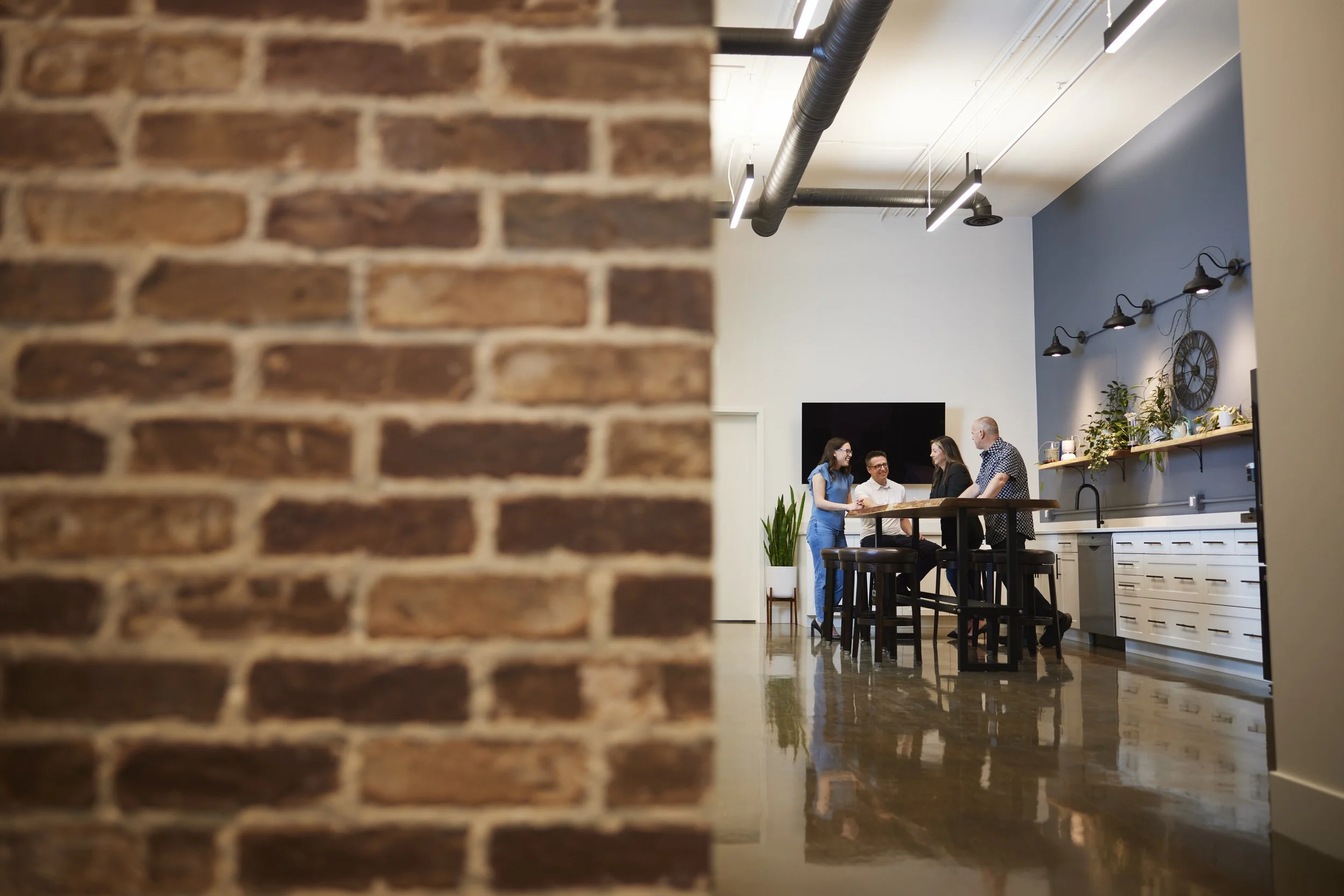 ian-chantel-kondics-remax-editorial-in-situ-photo.jpg