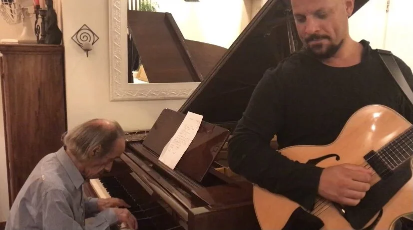 Siga em paz, João Carlos Assis Brasil.