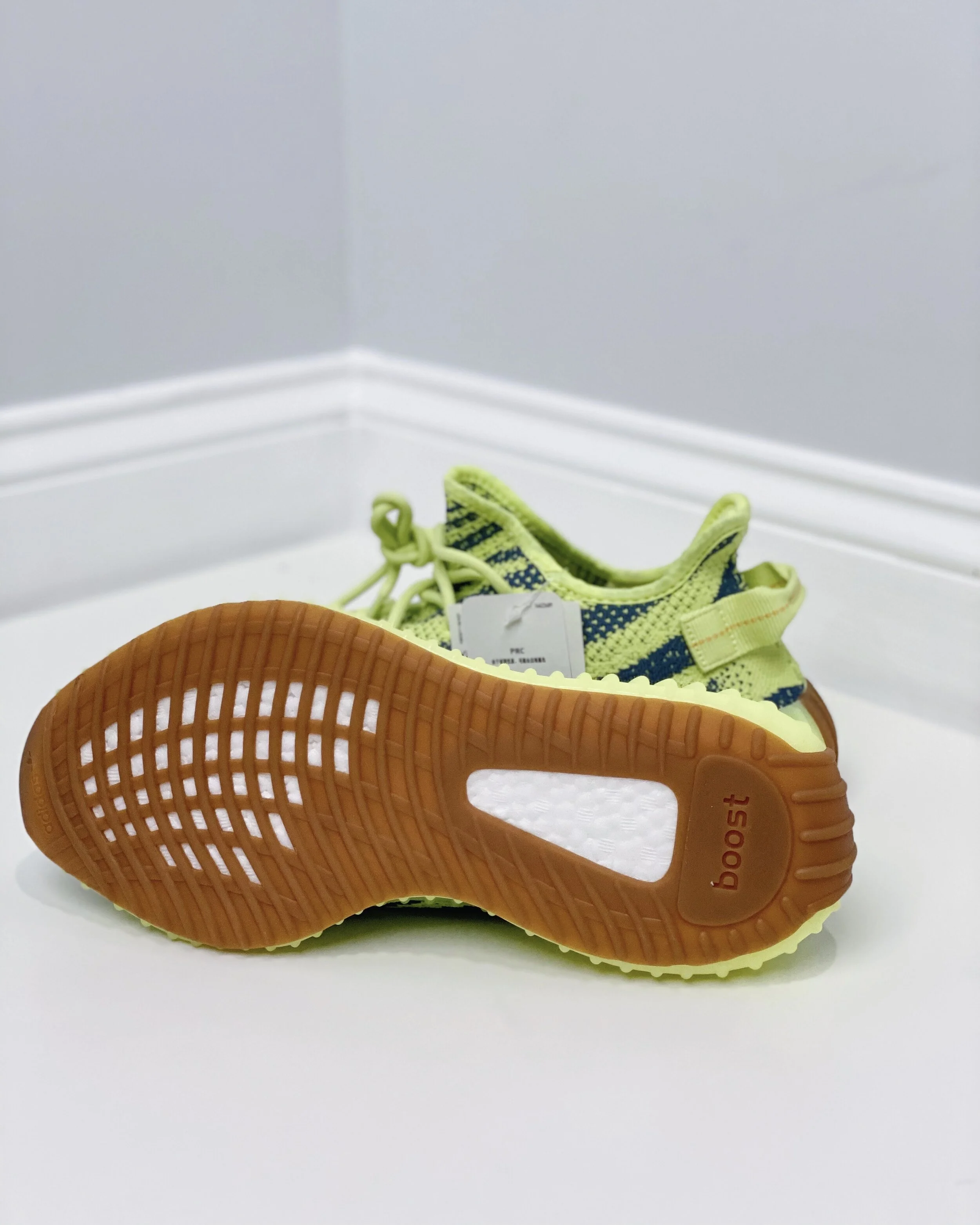 yeezy boost 350 v2 yellow frozen