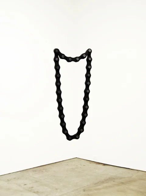    Black and Electric Blue Chain,&nbsp;   2012 |&nbsp;Felt and wooden spools |&nbsp;Dimensions variable  