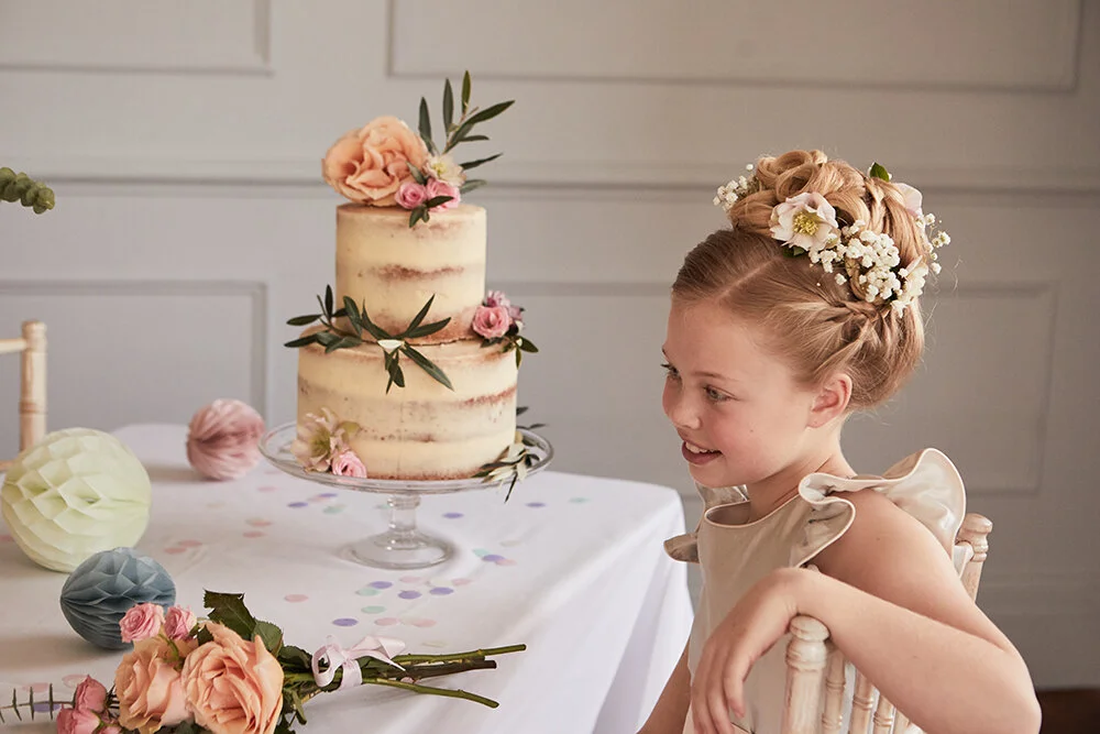 childrensalongirlandweddingcake2.jpg