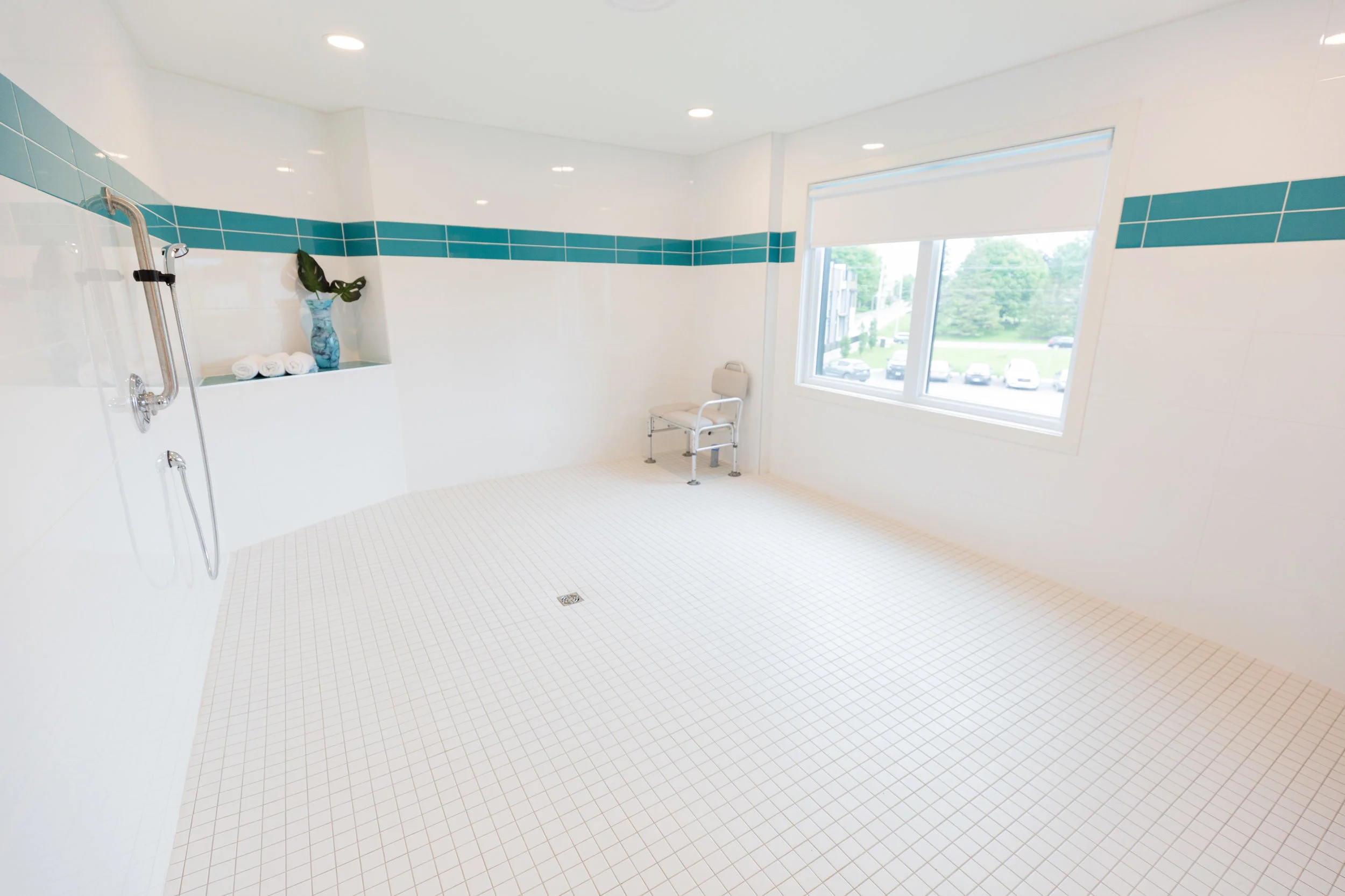 Shower Rm.- Aquatria (ALOMA)