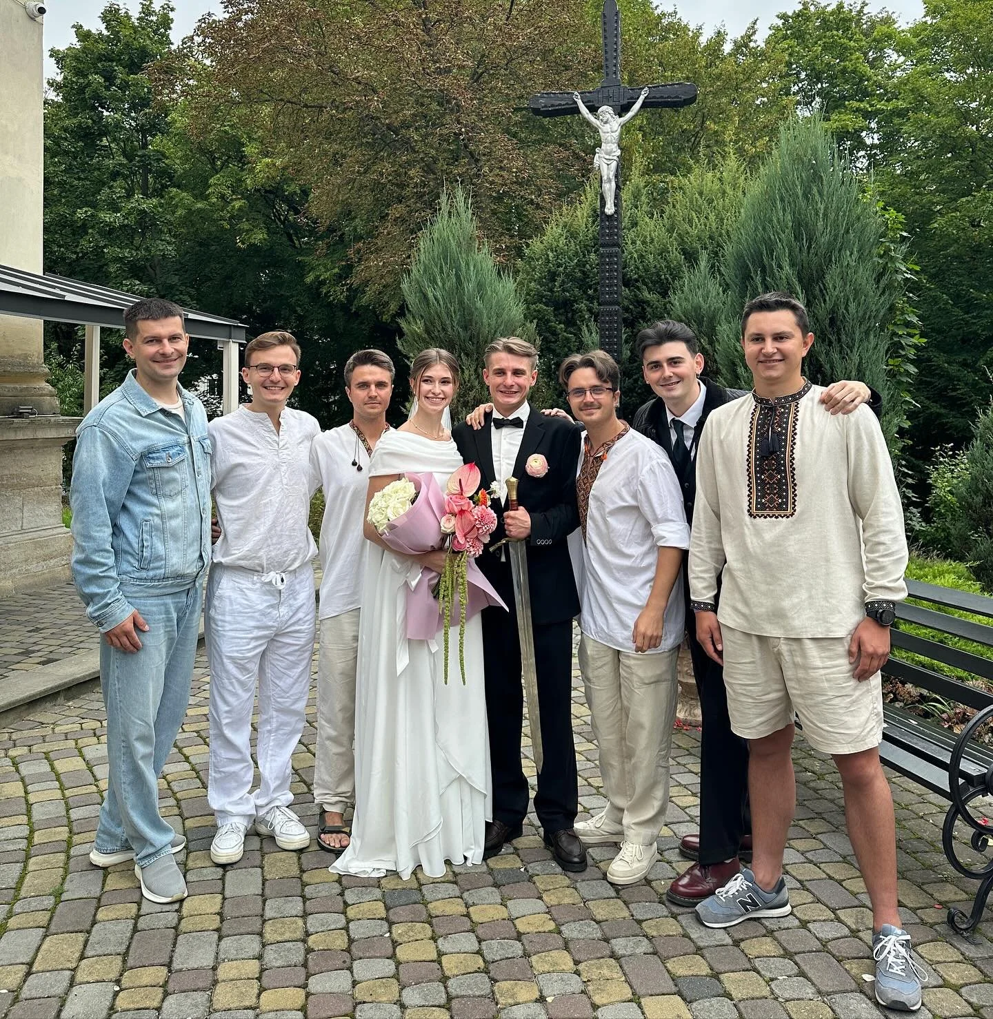 Початок осені ознаменувався неймовірною новиною! Побратим Дмитро Сойка та Катерина Киянка одружились&hearts;️

Від усього куреня бажаємо їм любові, взаємної підтримки, щастя та багато спільних пригод✨

По-бра-ти-ми!&spades;️