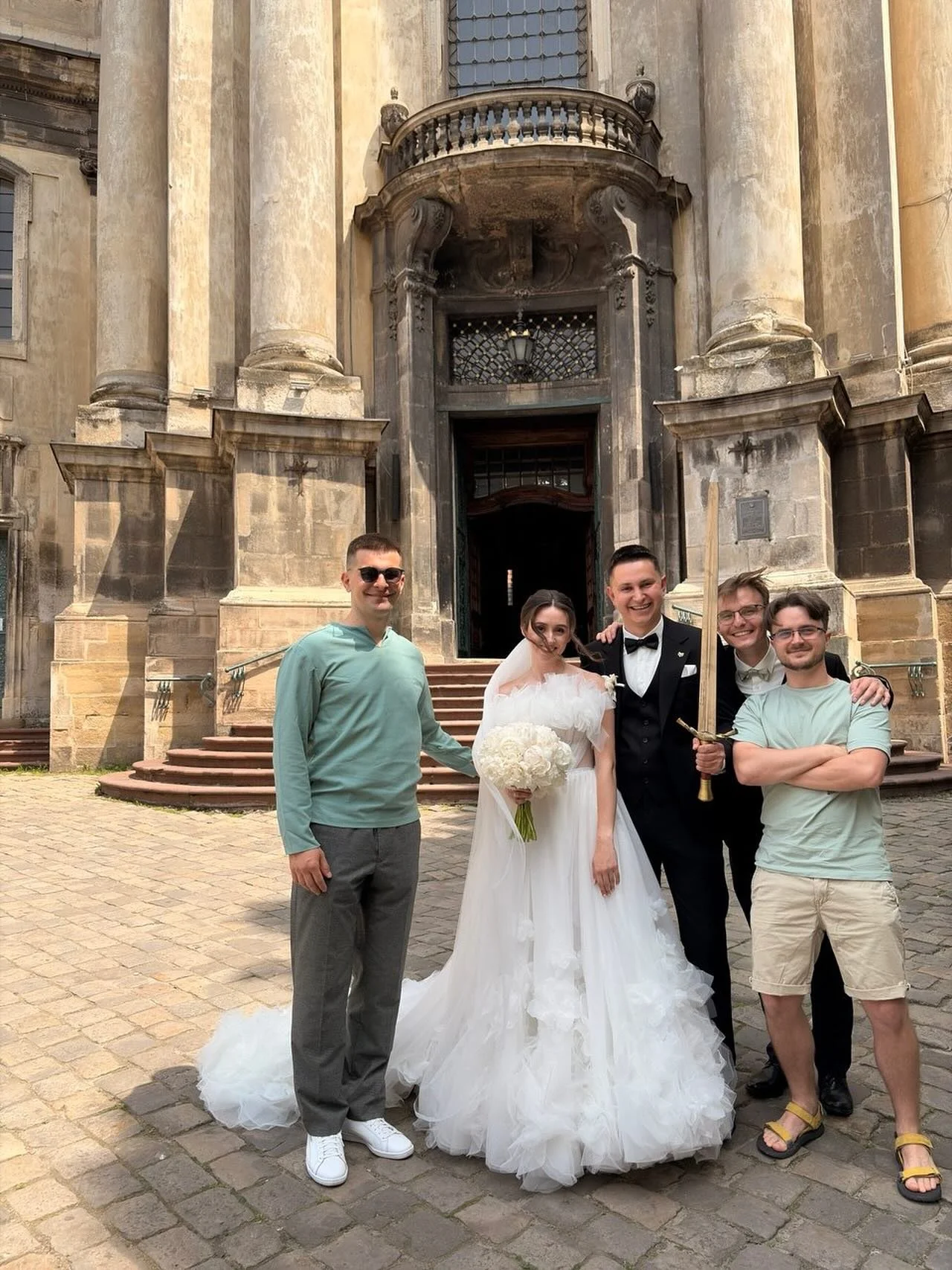 Початок літа ознаменувався ще однією неймовірною новиною! Побратим Олег Вечорек одружився з Соломією Голуб❤️&zwj;🔥

Від усього куреня бажаємо тепла, добробуту, міцної любові та багато щасливих спільних життєвих пригод✨

По-бра-ти-ми!&spades;️