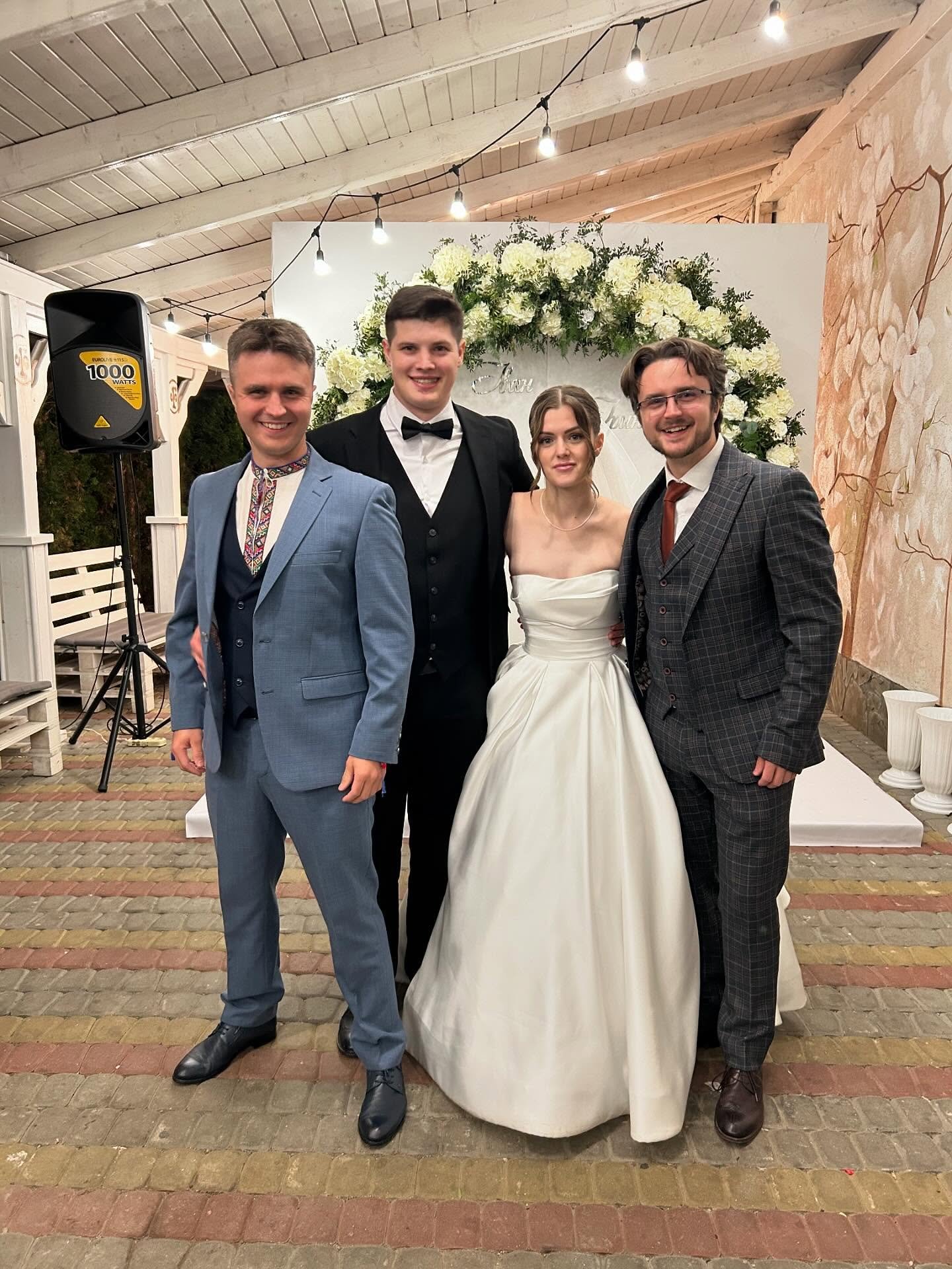 Раді поділитись щасливою травневою новиною. Побратим Іван Геник та Ірина одружились✨

Від усього куреня бажаємо щастя, міцної любові та взаємної підтримки🫶

По-бра-ти-ми!&spades;️