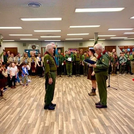 Знімки зі річної Свічечки і Коляді у пластовій домівці, де Побратим-Олько Саєвич одержав орден святого Юрія у Сріблі за його довголітню працю у станиці з новаками і взагалі з Пластом в Чикаго.