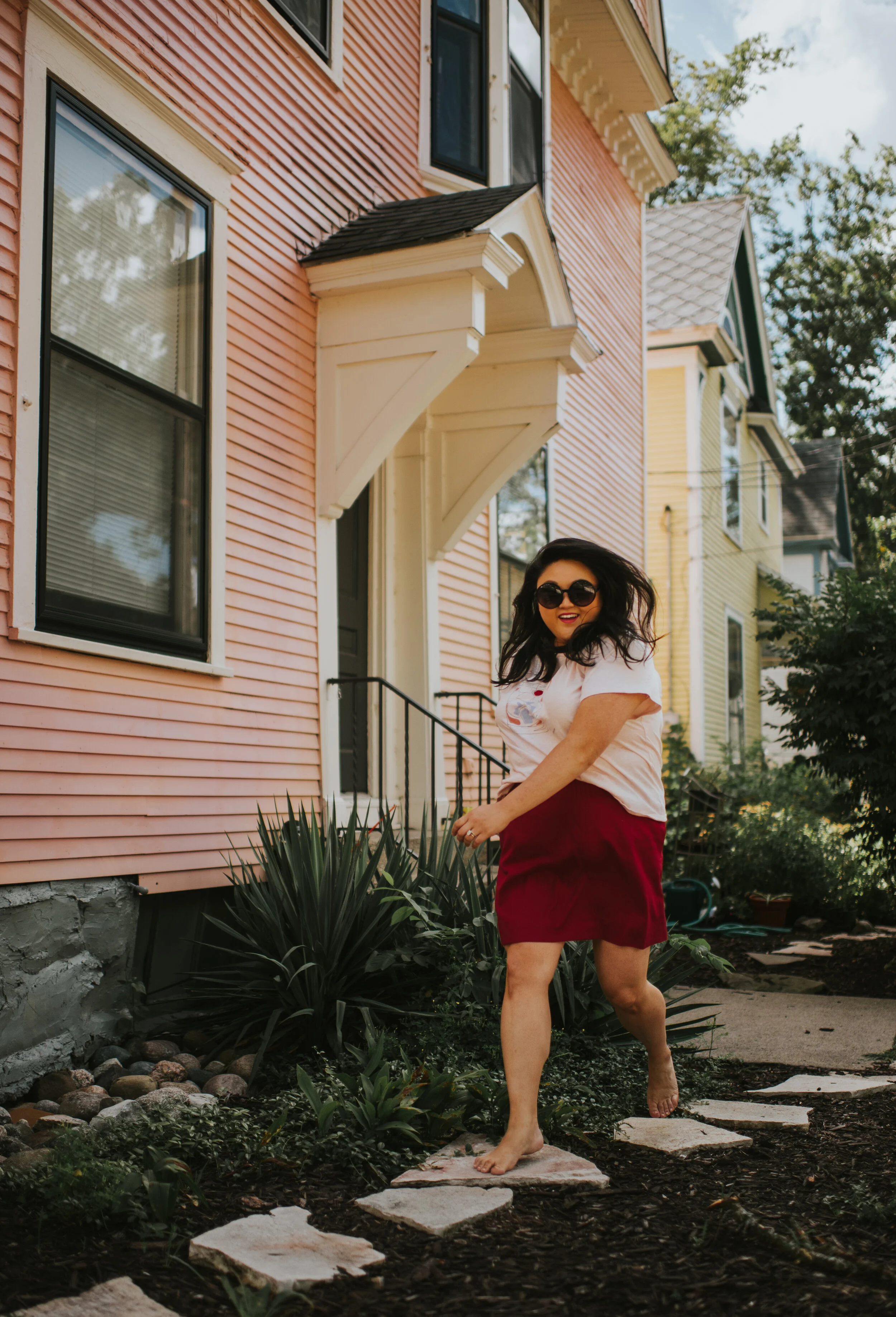 skirt-and-graphic-tee-outfit