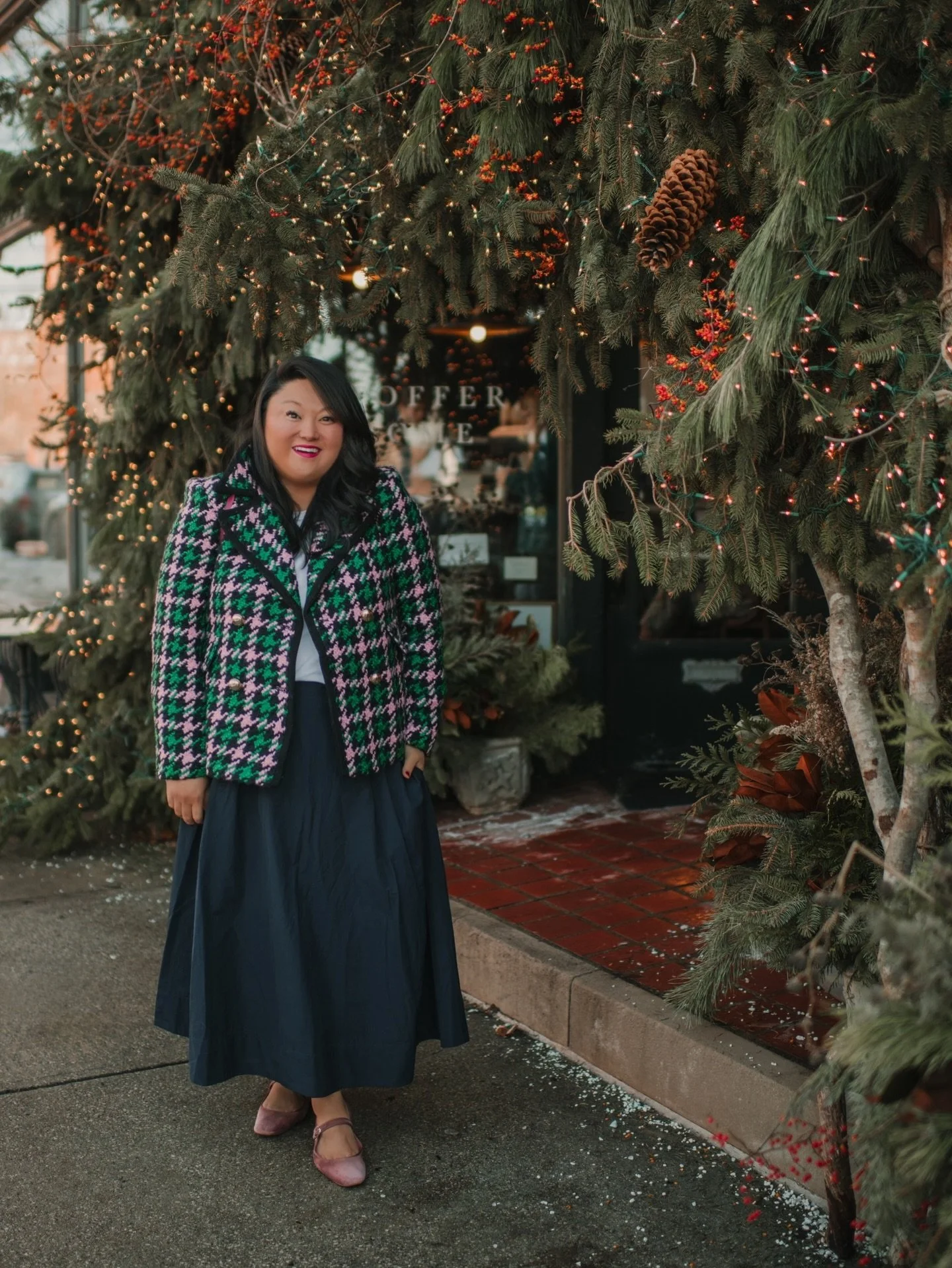 merry christmas eve eve friends! i hope your errands are done and your hearts are full. to celebrate this special time of year, share one of your favorite holiday traditions. ⁣
⁣
one of mine: every christmas eve, my sister and i would sleep under the