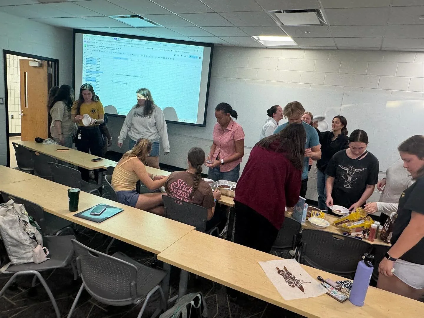 Last night we held our chocolate covered pretzels night! It was super fun thanks to everyone who came!!🍫+🥨=😁