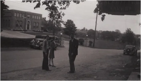 patrons at klawitters.jpg