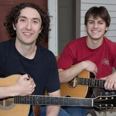 Live Music w/ Acoustic MAvconn 