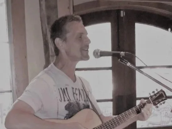 Live Music w/ Tom Scarola