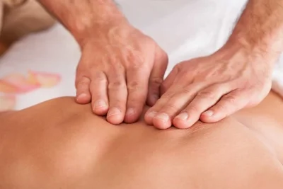 client receiving a shiatsu massage at bangkok day spa