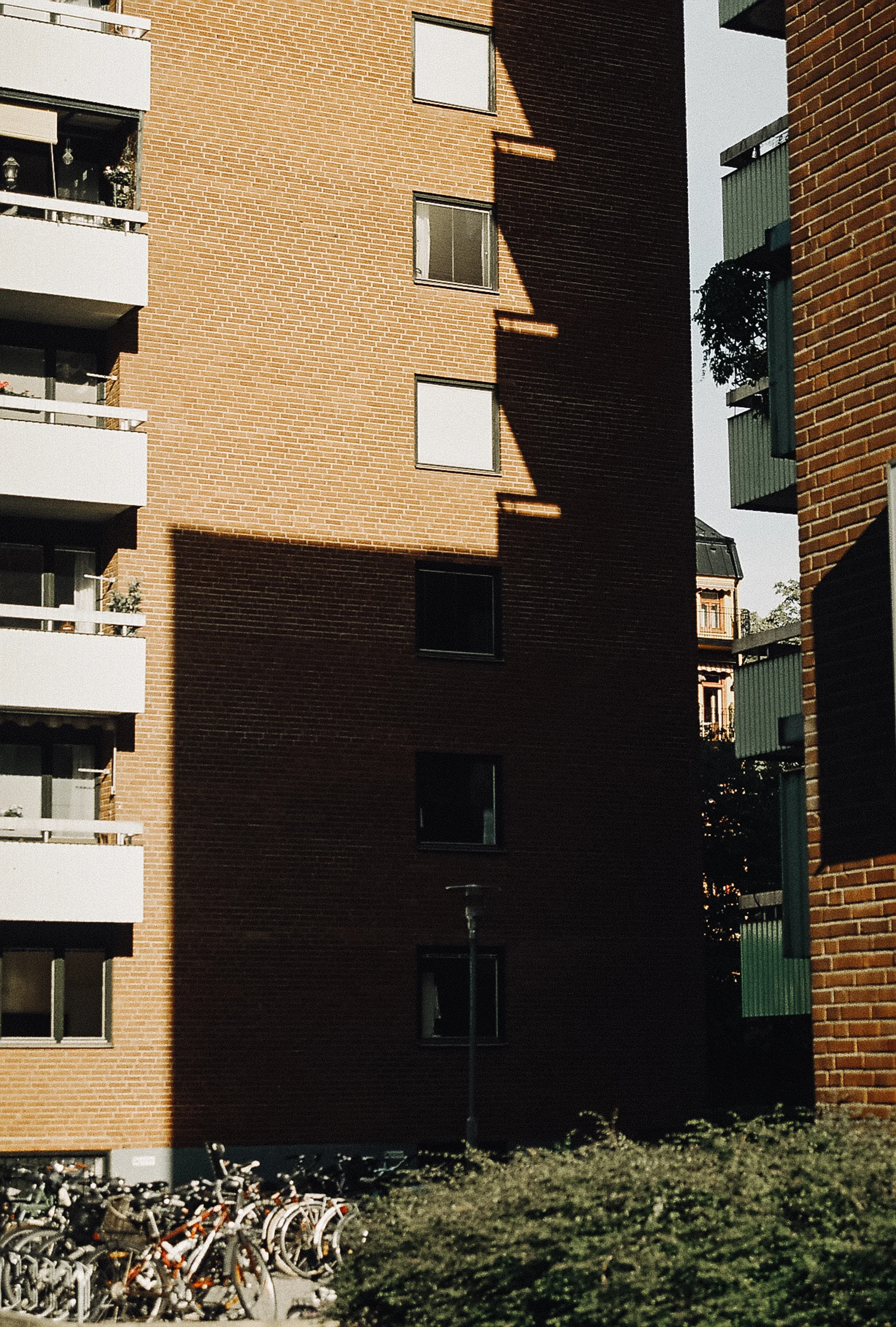 R1-06679-010A.jpg