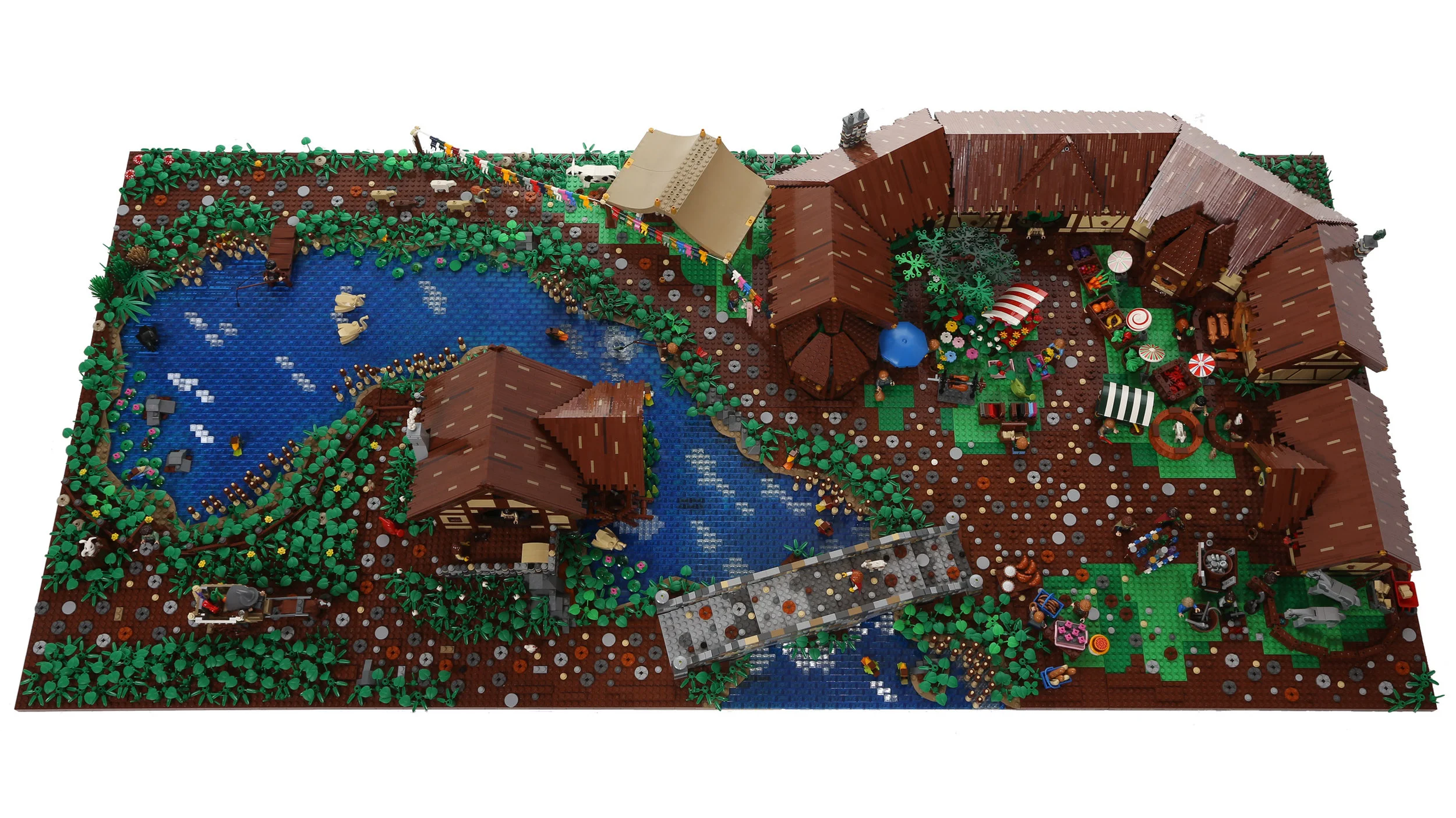 HOBBITON MARKET AND GREEN DRAGON INN • 2013