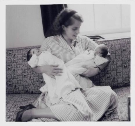  Albright with her twin daughters (1960) 