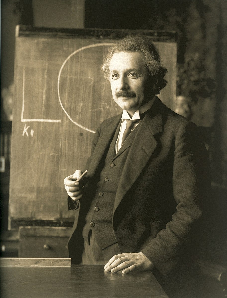  Einstein during a lecture in Vienna in 1921 (Ferdinand Schmutzer / National Library of Austria) 