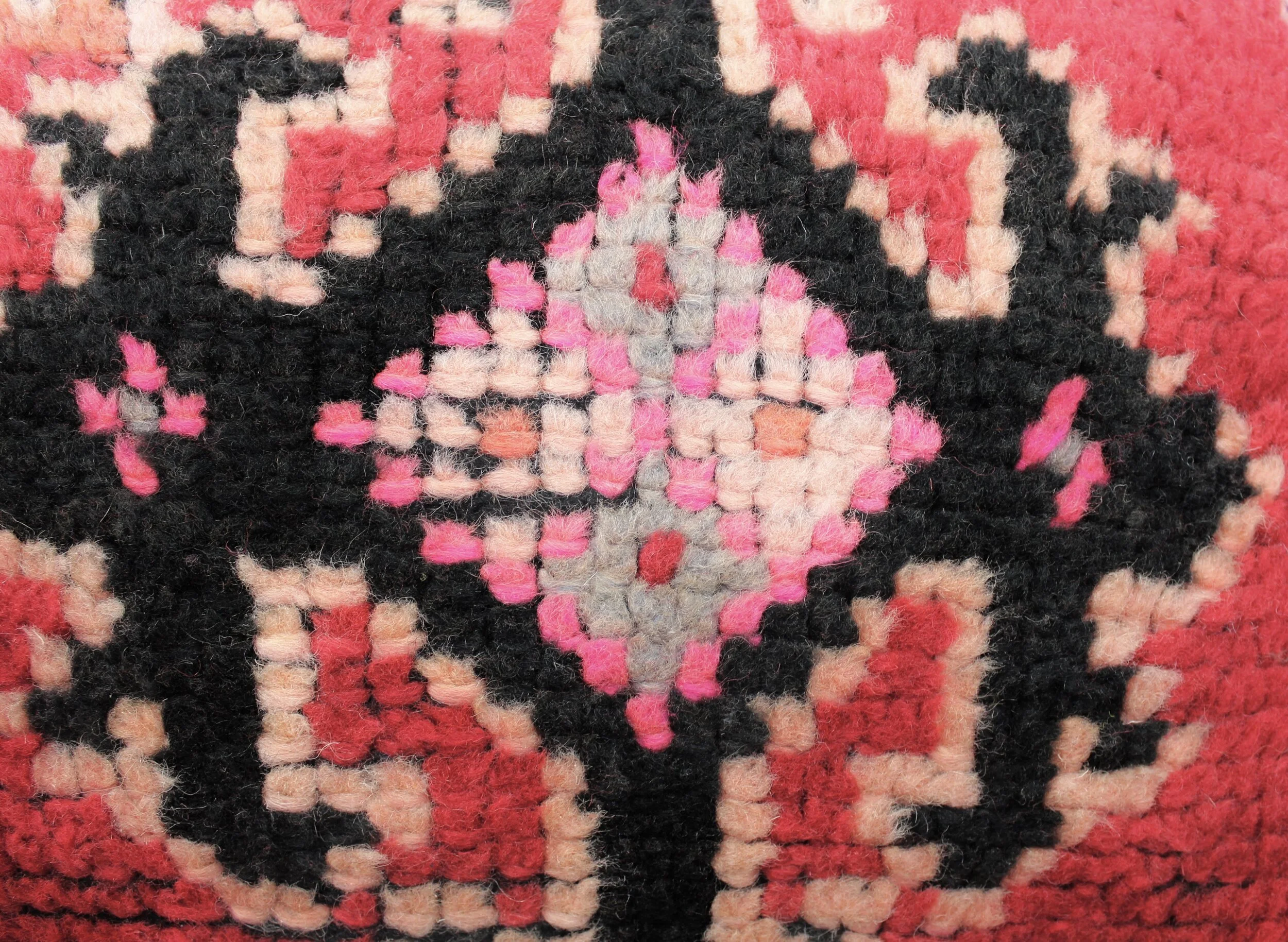 Izil Lumbar Detail.jpeg